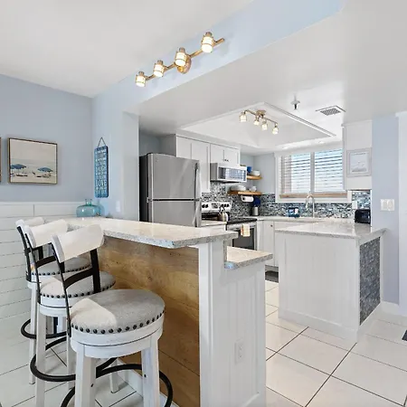 Remodeled Oceanfront Condo - Balcony, Beach, Pool